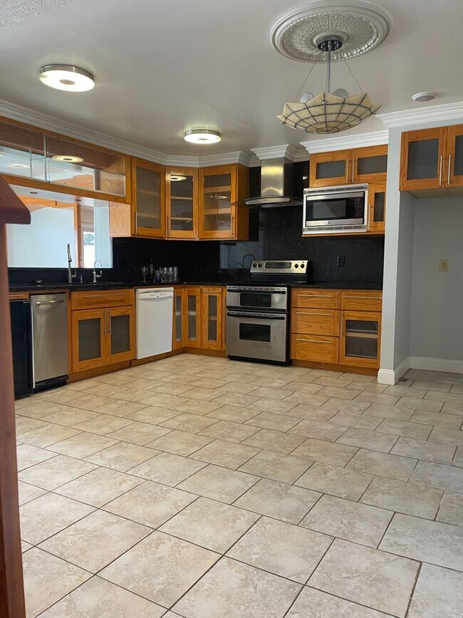 Foto del edificio - KEMPSVILLE LAKEFRONT TOWNHOUSE FOR RENT!