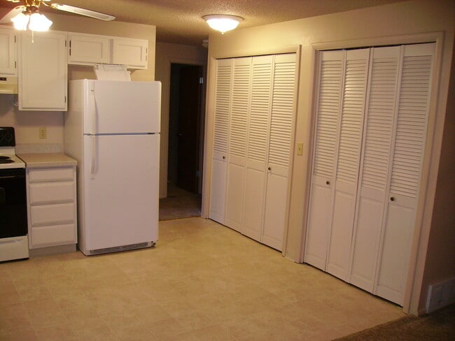 Building Photo - 1422 Lynn Ave