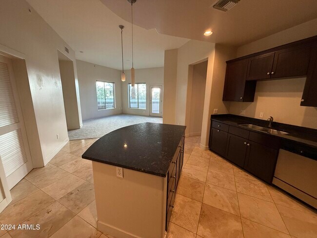 Building Photo - 945 E Playa Del Norte Dr