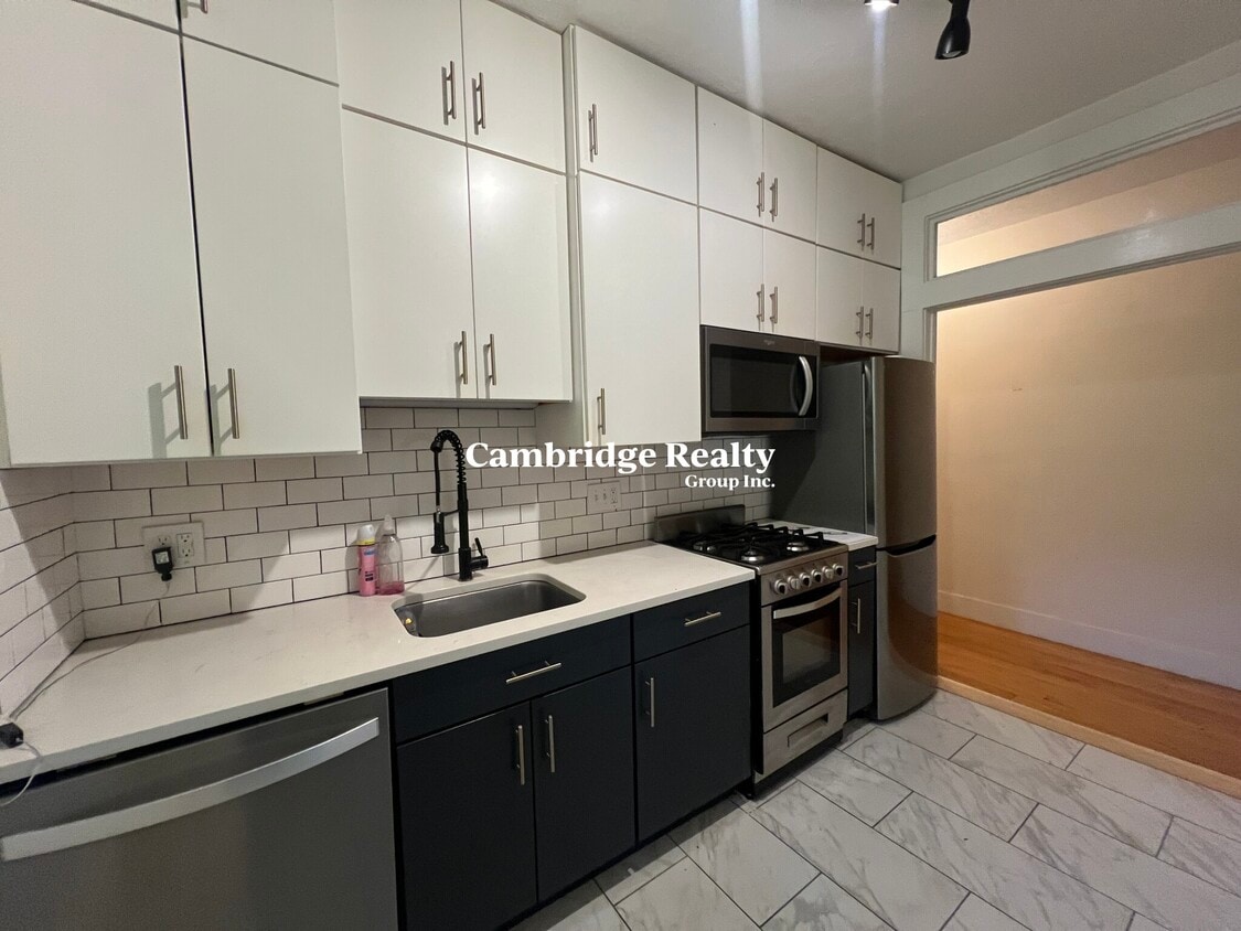 Primary Photo - 10 Remington St