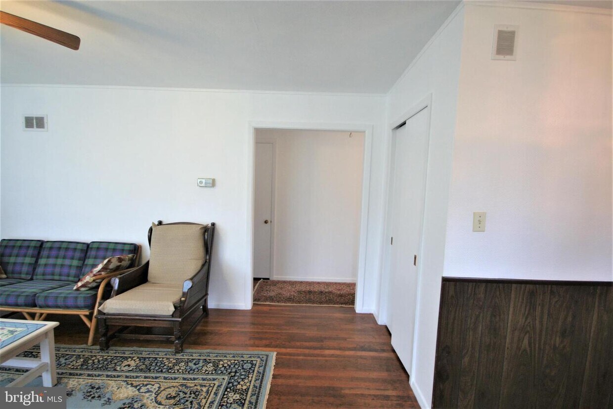 Primary Photo - 146 Linden Ln