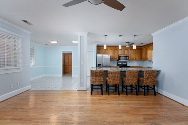 Building Photo - 320 Mendenhall Dr