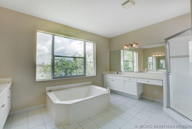 Building Photo - 1388 Beacon Cir