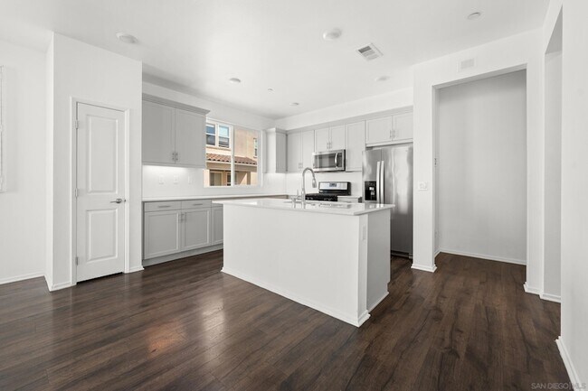 Building Photo - 1207 Paseo Seashore