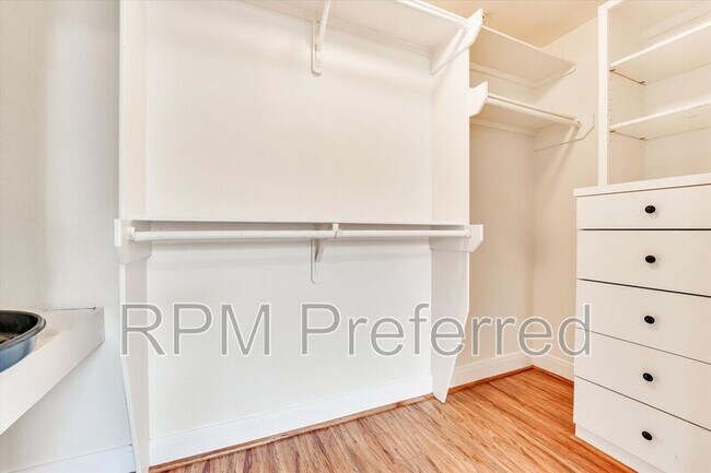 Building Photo - 10102 Neuens Rd