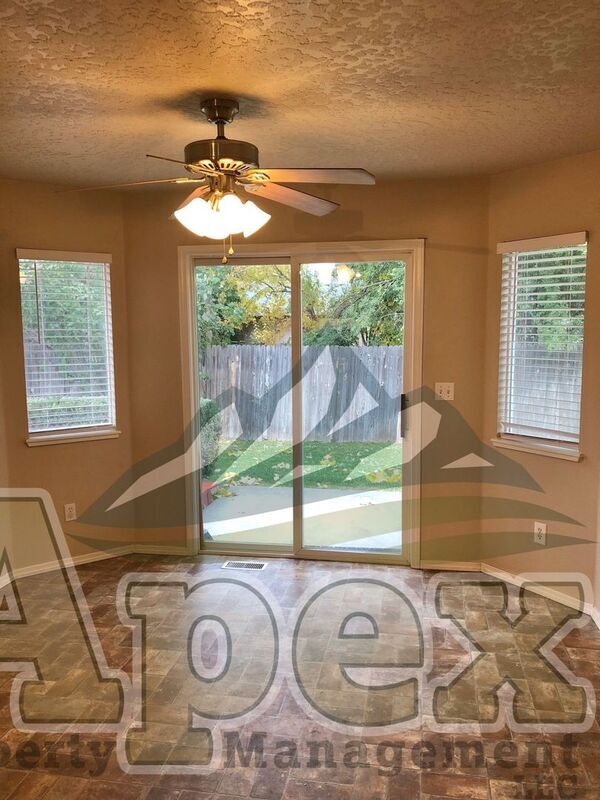 Foto del edificio - 664 N Mineral Wells Ave