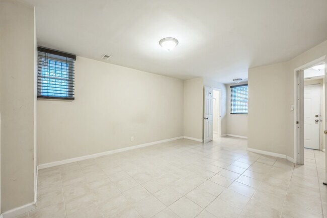 Foto del edificio - 1700 68th Ave