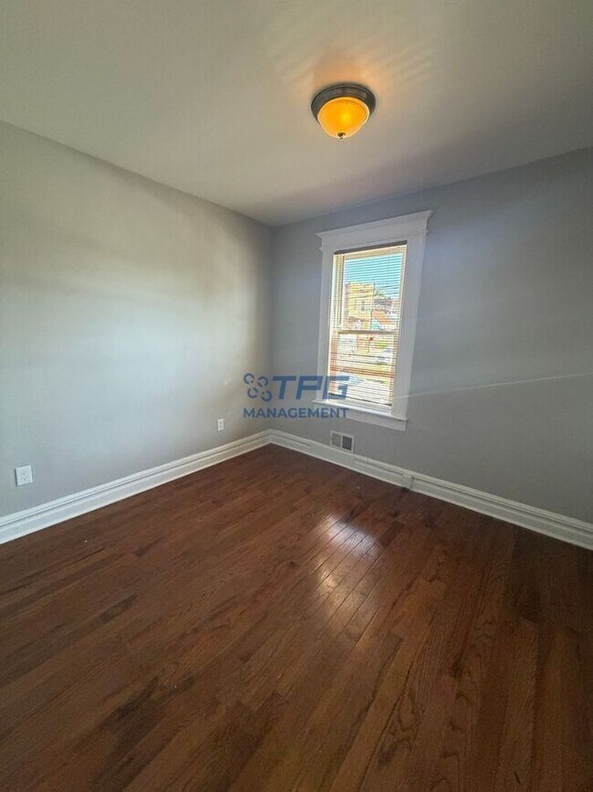 Foto del edificio - 76 Halstead St