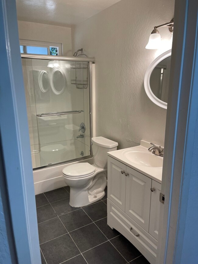 Foto del edificio - 1222 Sir Francis Drake Blvd