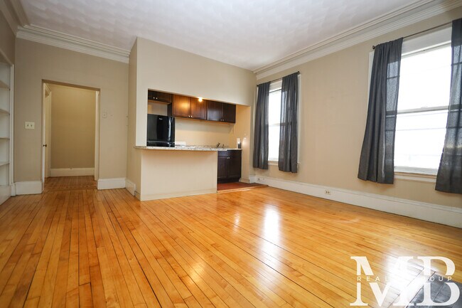 Building Photo - 465 Park Dr