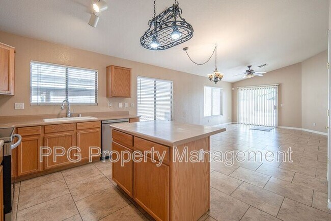 Building Photo - 15531 W Port Royale Ln
