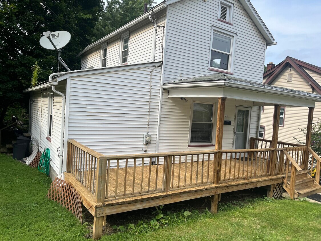 24 W Ridge Ave, Sharpsville, PA 16150 House Rental in Sharpsville, PA