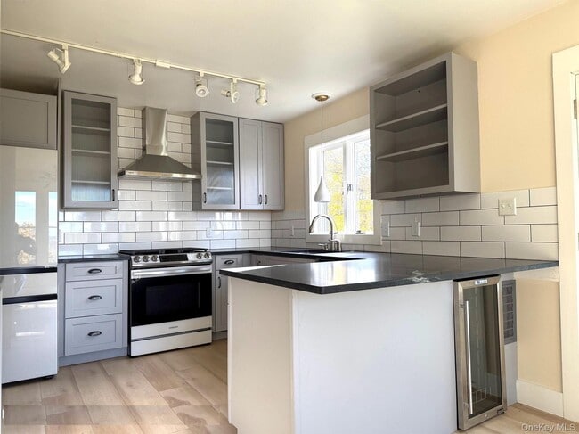 Building Photo - 5265 NY-9G