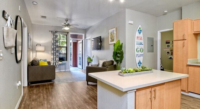Foto del edificio - 5025 Collwood Blvd
