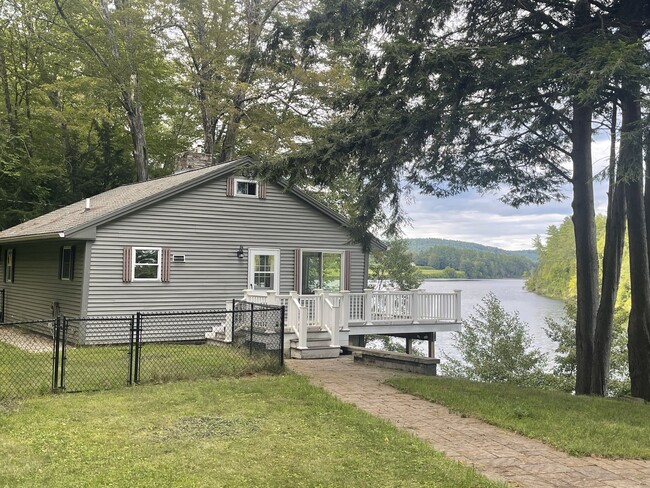 Building Photo - 2225 Connecticut River Rd