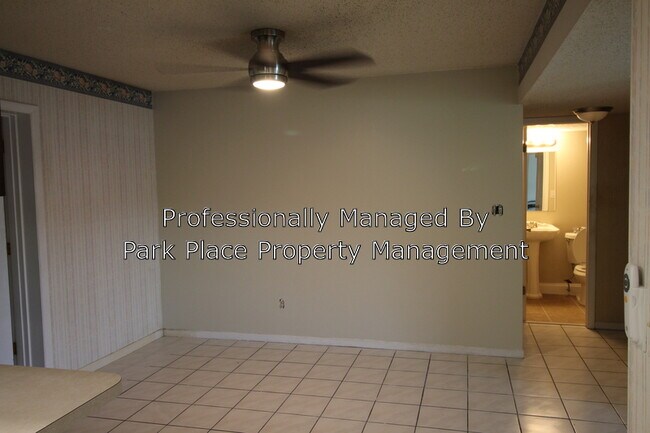 Building Photo - 4201 Parkside Dr
