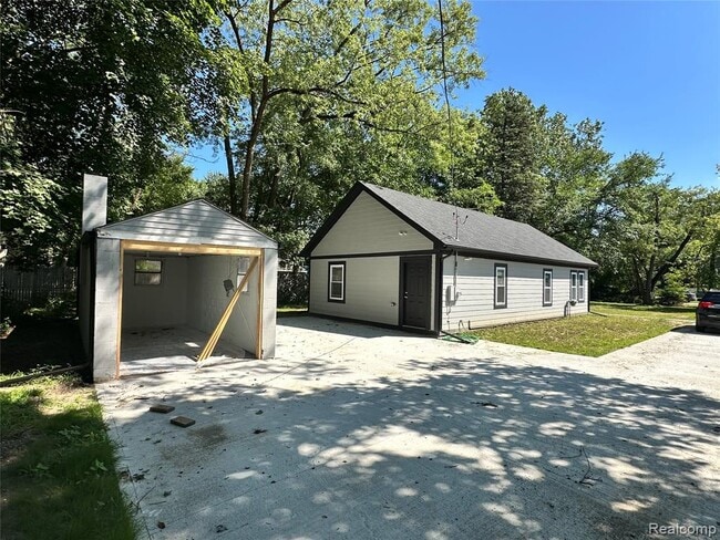 Building Photo - 29342 Scotten St