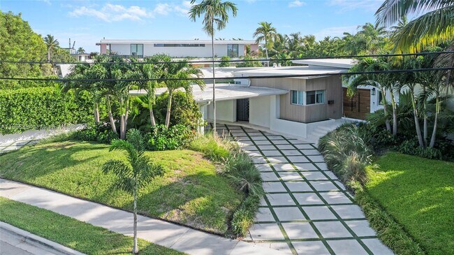 Foto del edificio - 815 NE 76th St