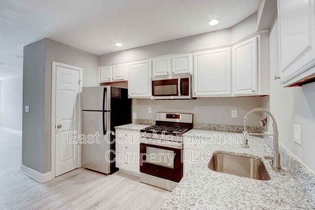 Photo - 240 N Rose St House