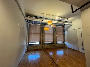 Building Photo - 523 Jackson St