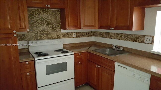 Building Photo - 4354 NW 9th Ave