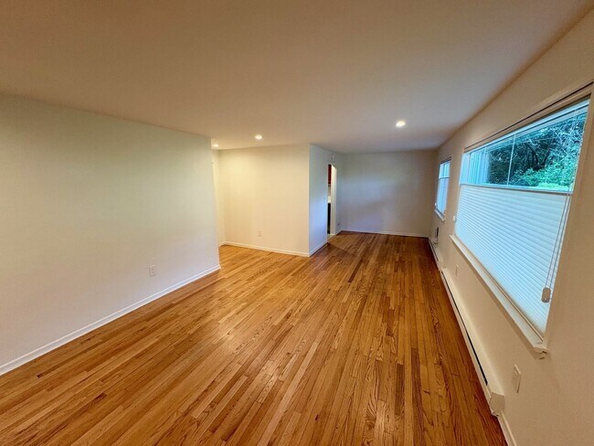 Building Photo - OTTERTRACK DUPLEX