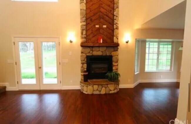 Foto del edificio - Spacious 4BR House in Ahwahnee on private ...