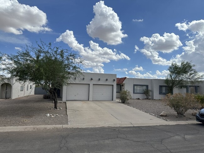 Building Photo - 10585 W Arica Rd