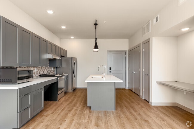 1BR, 1BA - 700SF - Cypress Lofts