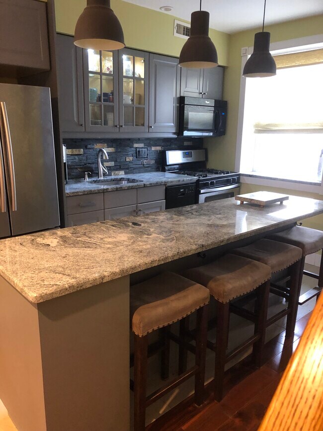 Granite countertops - 1339 S Newkirk St