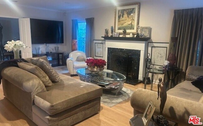 Foto del edificio - 1664 Benedict Canyon Drive