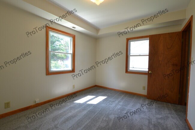 Foto del edificio - 211 Anderson Ave