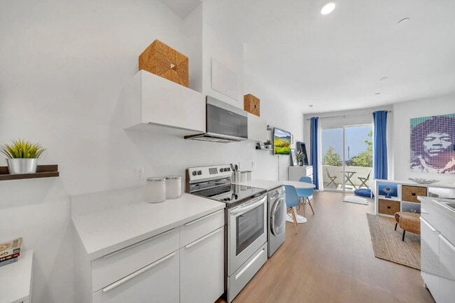 Interior Photo - Cocoon 63