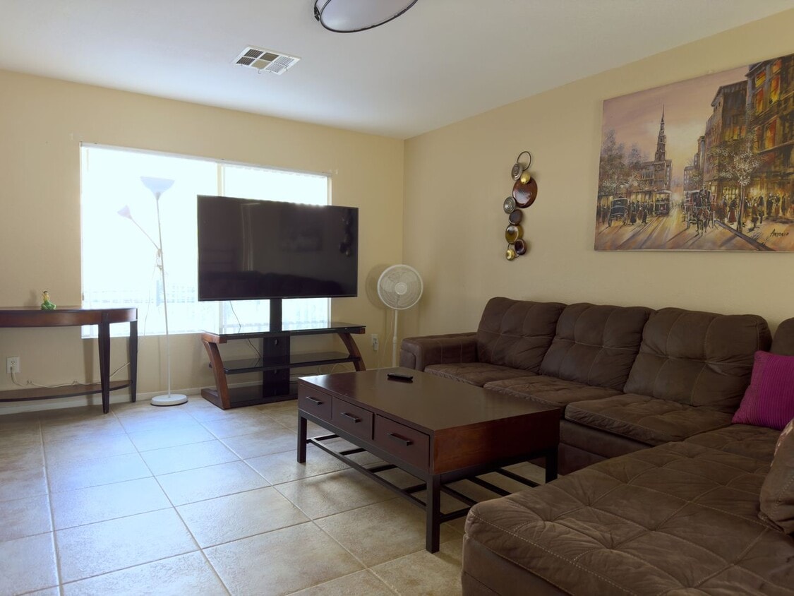 Foto principal - Beautifully Maintained Home Near Schools &...