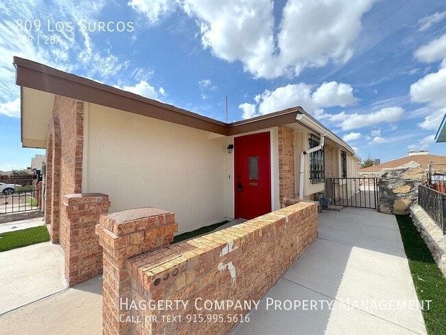 Building Photo - 809 Los Surcos Rd
