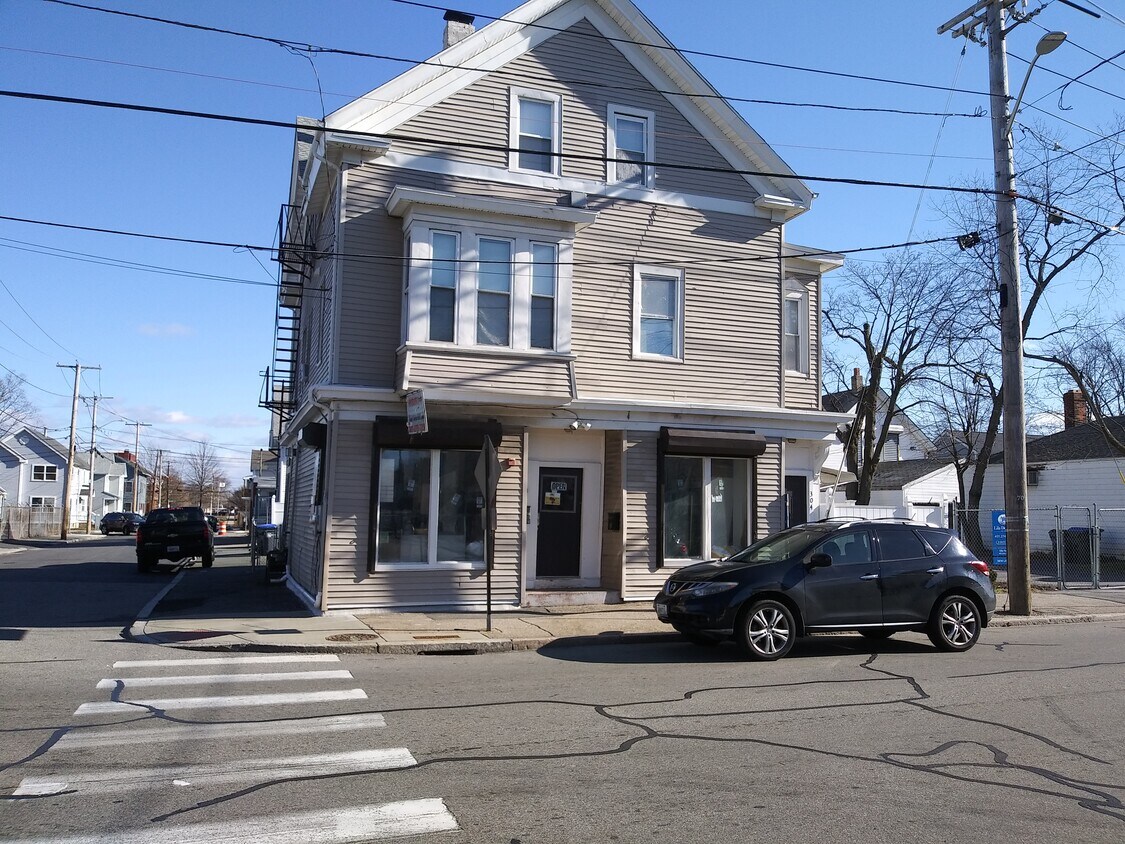 front - 304 Prairie Ave
