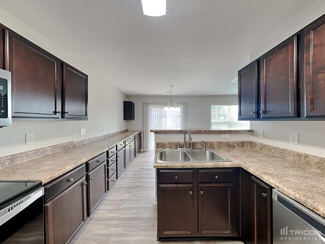 Foto del edificio - 905 Farnsworth Dr