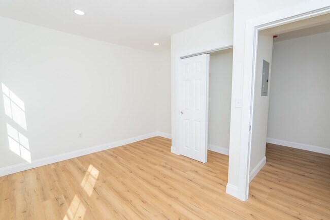 Building Photo - 84 Pembroke Ave