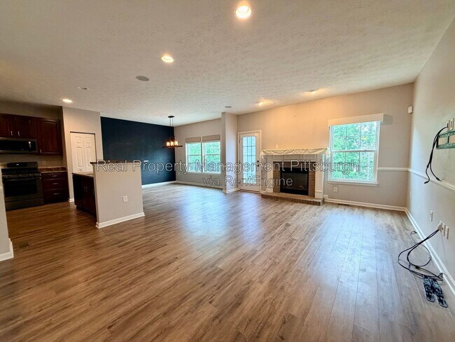 Building Photo - 242 Corey Dr