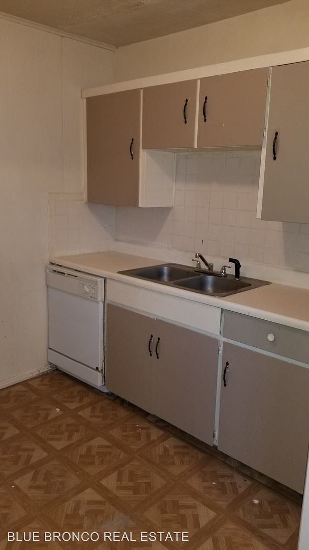 102 NW 63rd St, Gladstone, MO 64118 Condo for Rent in Gladstone, MO