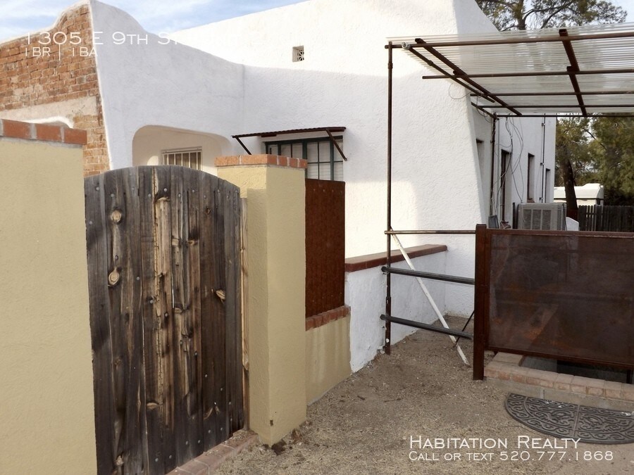 Primary Photo - UA Area 1 Bedroom at 9th and Mountain