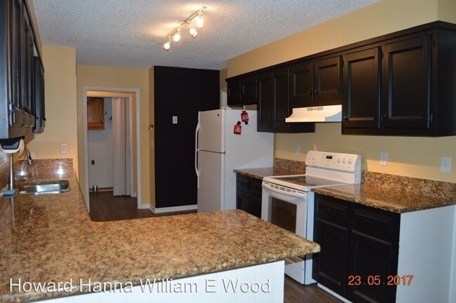 Building Photo - 121 Waters Dr