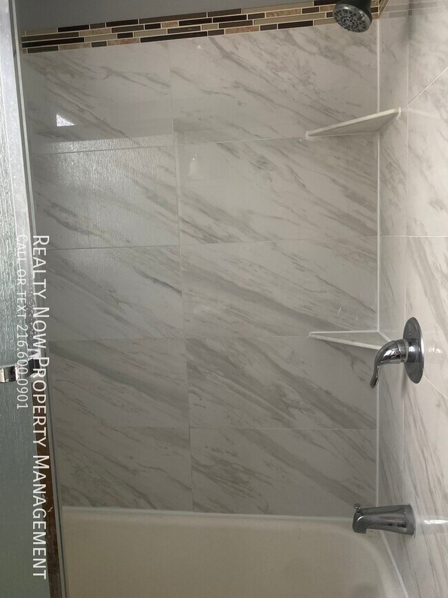 Foto del edificio - 9813 Greenview Ave