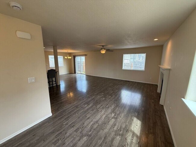 Foto del edificio - 4437 Creel Ave