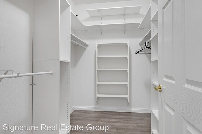 Building Photo - 2 br, 2 bath House - 10553 Pine Glen Ave #104