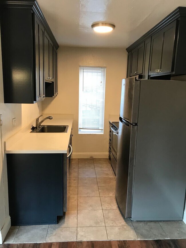 Building Photo - Gated, Quiet and Affordable 2BR/1BA in a Q...
