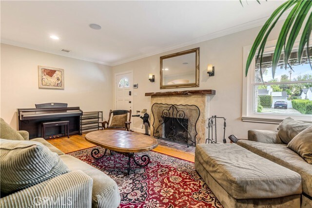 Foto del edificio - 5823 Vesper Ave