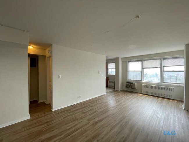Foto del edificio - 0 bedroom in JAMAICA NY 11432