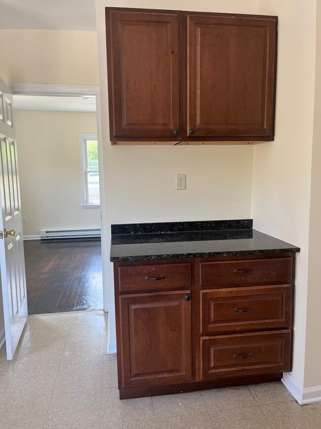 34 Clarks Hill Ave Unit 2, Stamford, CT 06902 Apartments in Stamford