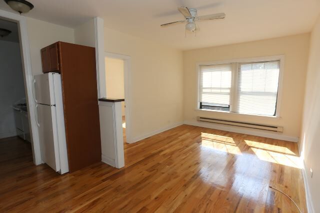 Foto del edificio - 633 W Cornelia Ave